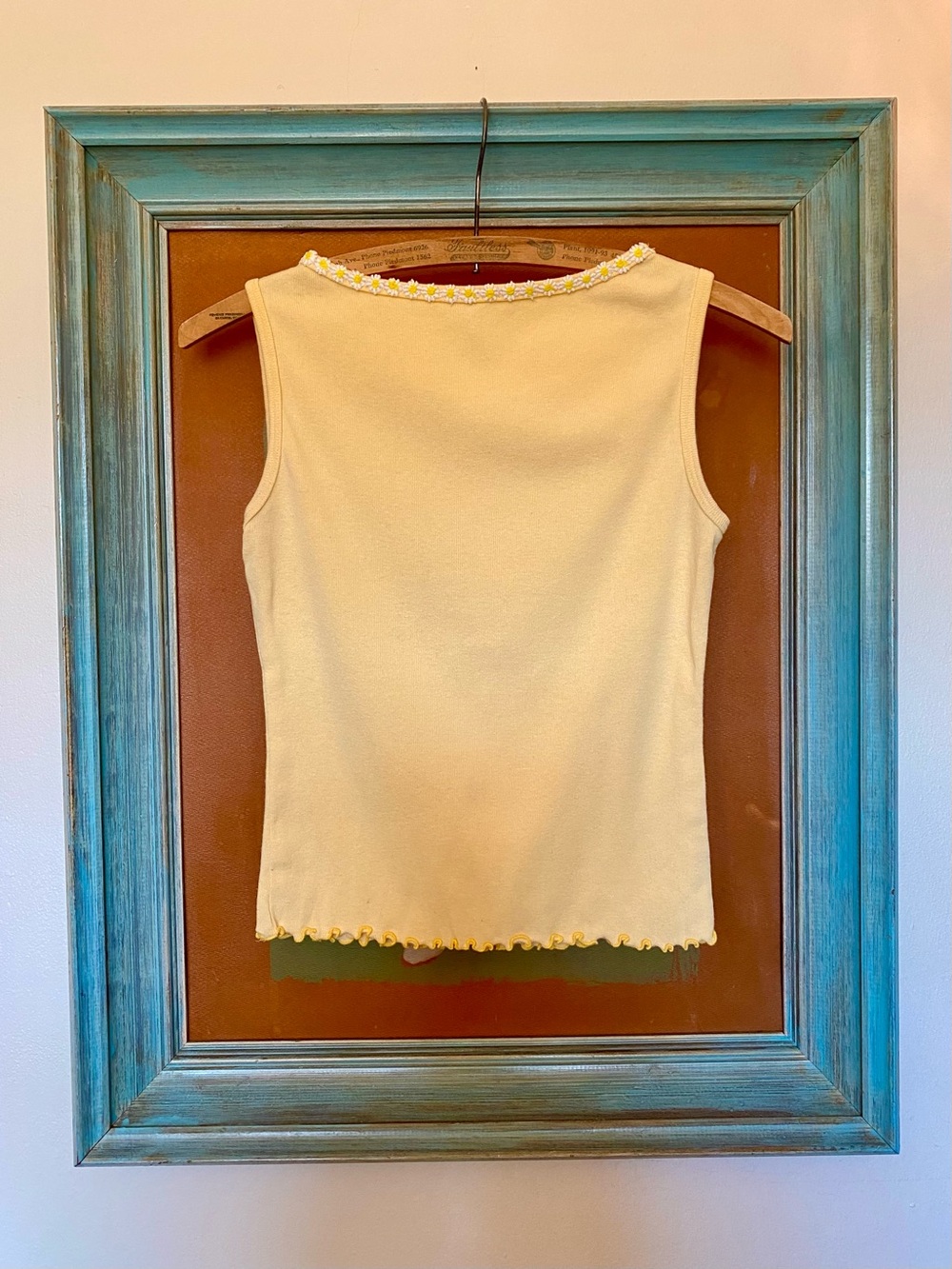 🌼 Yellow Daisy Chain 90s Tank Top - Picture 1 of 6